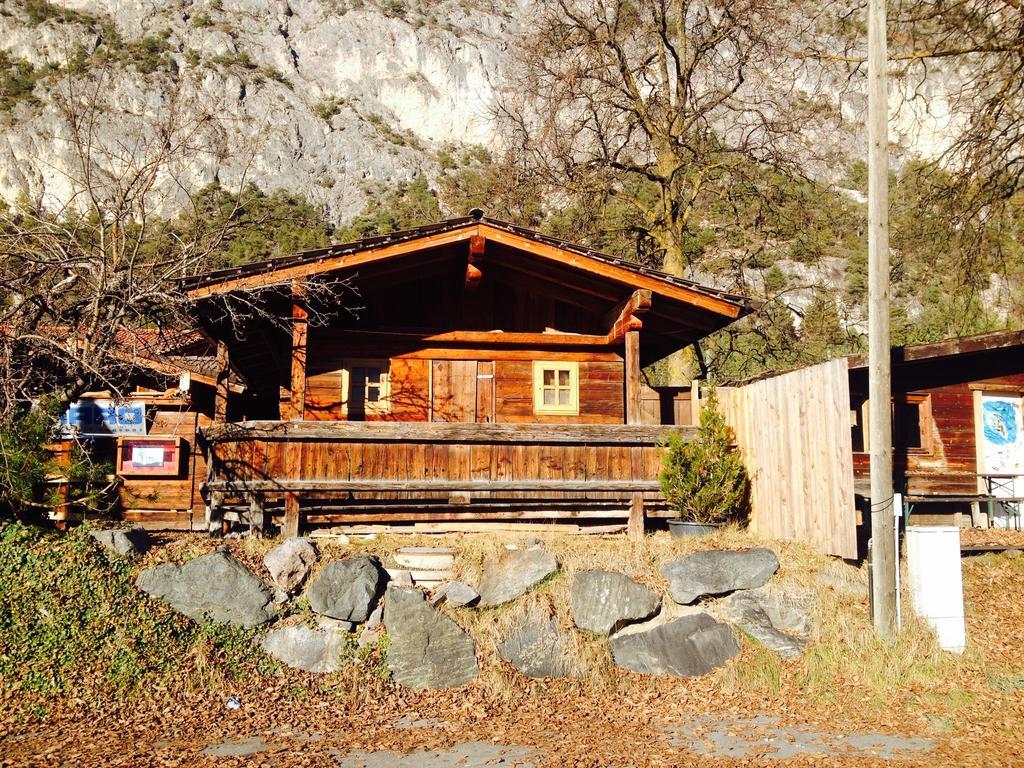 Inn-Side Adventure Cabins Haiming Zimmer foto